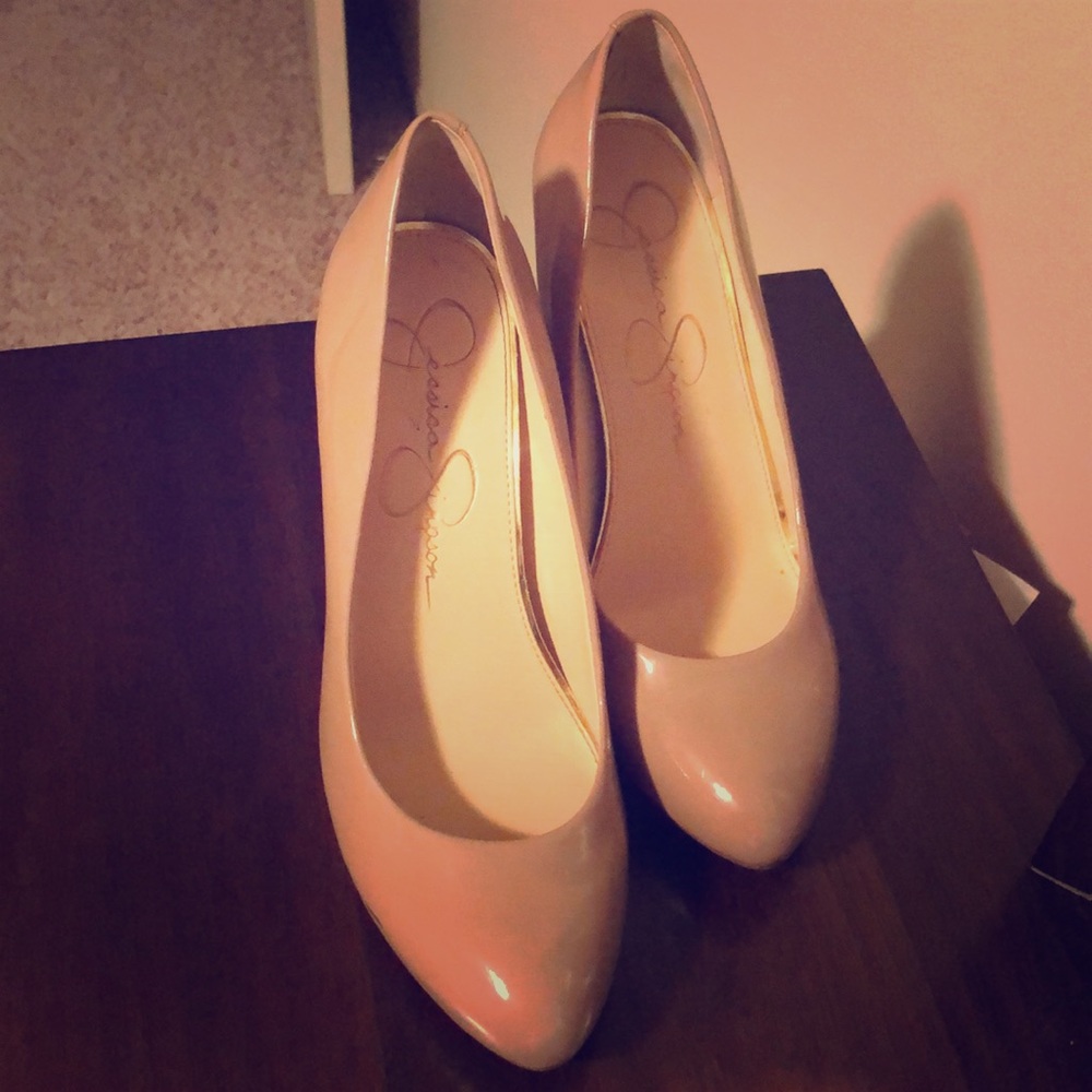 Jessica Simpson size 8 tan pumps